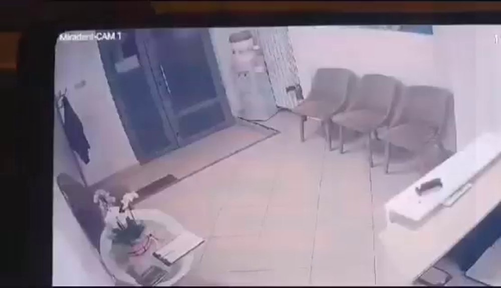 Bărbat jefuit în timp ce se afla la stomatolog. Hoții apar pe camerele de supraveghere VIDEO  