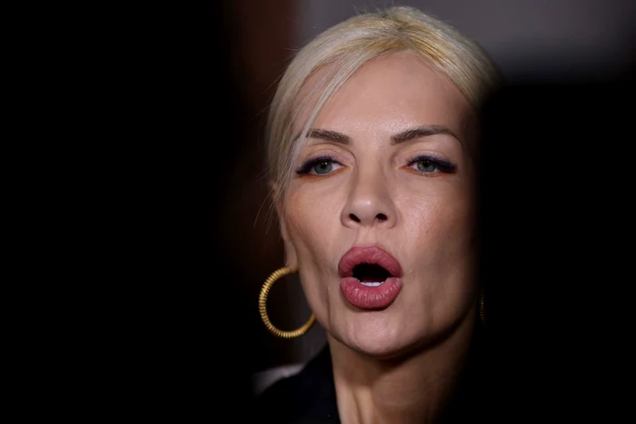 Laura Vicol a fost, joi, scoasă din arest și transportată la spital Foto:Inquam Photos/Octav Ganea
