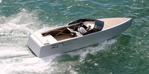 barca cu motor electric  foto off the hook yachts jpeg