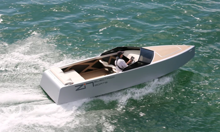 barca cu motor electric foto off the hook yachts jpeg