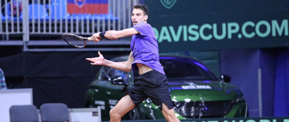 Victor Cornea face bani de nuntă la turneul de la Brisbane. S-a „lipit” cu succes de un argentinian