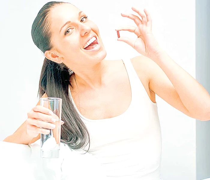 Pentru femeile adulte, care nu sunt gravide, şi pentru bărbaţi limita maximă zilnică e de 2.500 mg înainte de vârsta de 50 de ani şi de 2.000 mg după această vârstă.