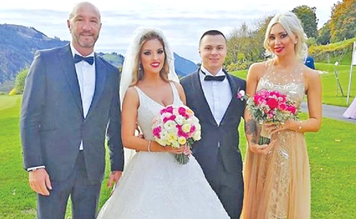 
    Nașii Raluca și Walter  Zenga și mirii Cristi și  Ana au fost extrem  de emoționați la nuntă  