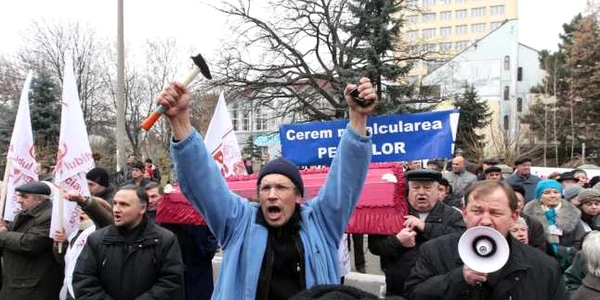 PSD vrea să bată 101 cuie în „coșciugul Alianței pentru Integrare Europeană“