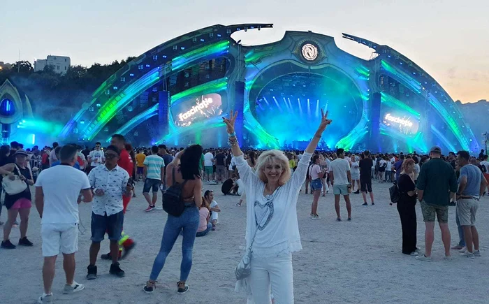 11 bianca brad si fiul sau luca 2 jpg jpeg