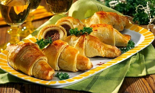 cornulete umplute cu carne tocata jpeg