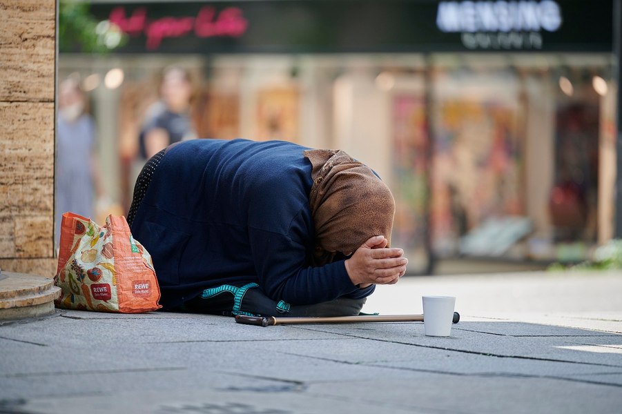 Chinurile care ne așteaptă din 2025, după alegeri. Statul promite că nu crește taxele, economiștii nu cred. „Oamenii vor sărăci tot mai mult”