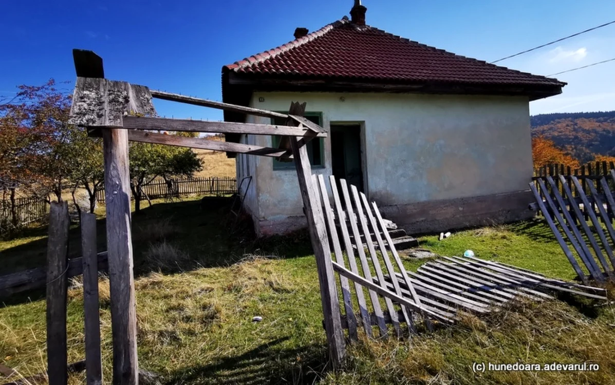 Şcoala din Prihodişte, la două decenii de la închidere. Foto: Daniel Guţă. ADEVĂRUL