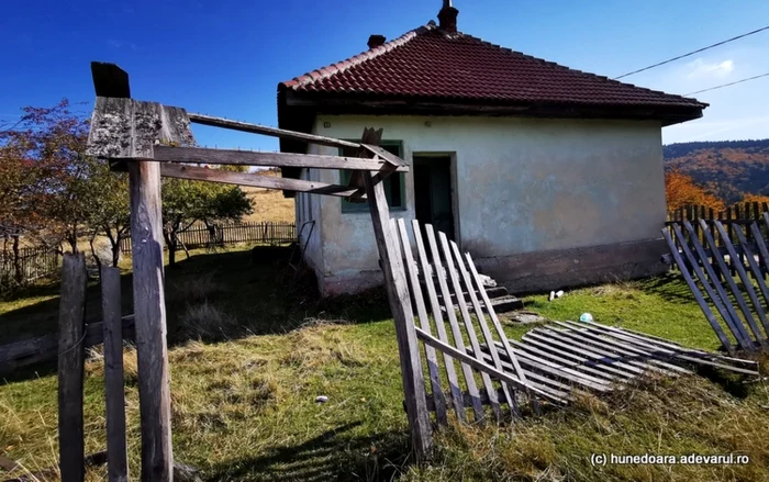 Şcoala din Prihodişte, la două decenii de la închidere. Foto: Daniel Guţă. ADEVĂRUL