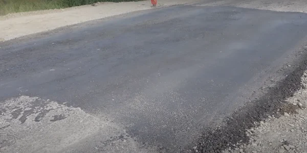 drum asfaltat de locuitorii din Bosanci foto captură video