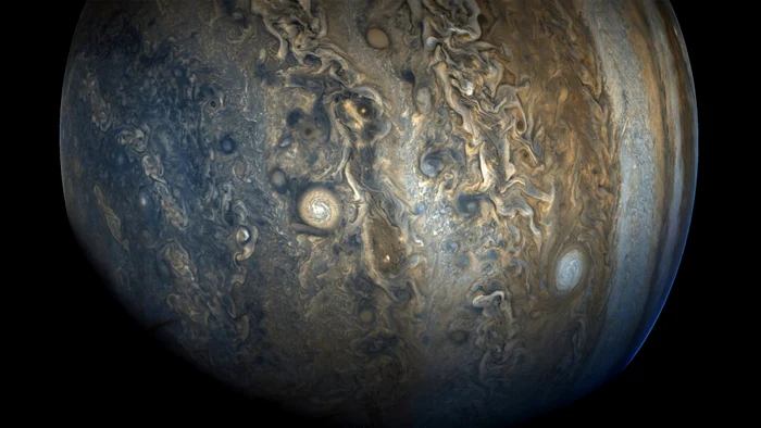 jupiter detalii furtuni sonda juno foto NASA/JPL-Caltech/SwRI/MSSS/Gerald Eichstädt/Seán Doran