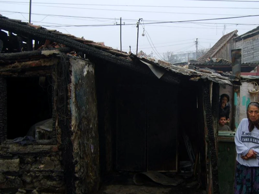 Incendiul le-a distrus casele
