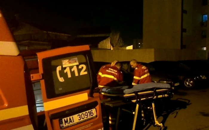 Trupul bărbatului a fost dus la morgă pentru necropsie (foto: Adevărul.ro)