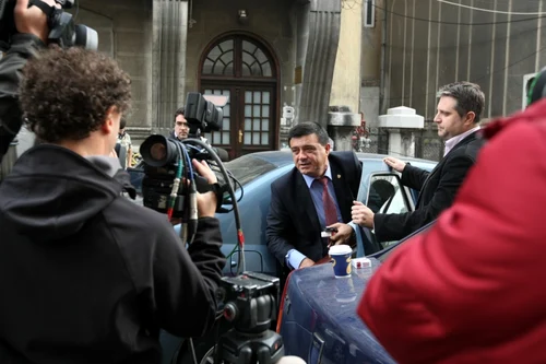 Senatorul PSD Niculae Badalau la sediul Directiei Nationale Anticoruptie foto Marian Iliescu