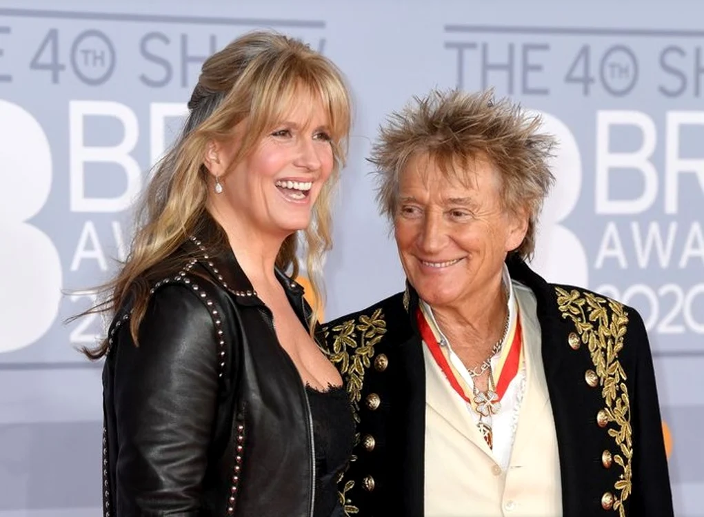
    Rod Stewart și soția  