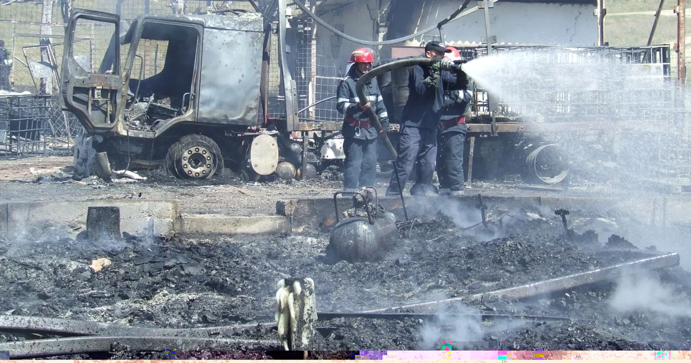 Cel mai violent incendiu din 2012 a fost la o fabrică de vopseluri din  Budeşti