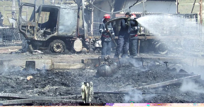 Cel mai violent incendiu din 2012 a fost la o fabrică de vopseluri din Budeşti