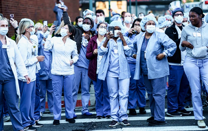 Dintre cei 43.000 de angajaţi din cele 11 spitale publice din New York, aproximativ 5.000 nu au fost vaccinaţifoto: Shutterstock