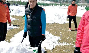 Zicu a dat  aproape o oră  la lopată jpeg