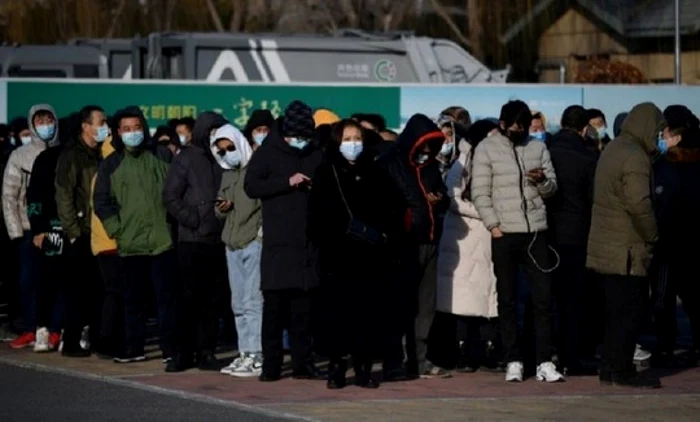 Chinezii stau la cozi pentru a se vaccina împotriva COVID Foto arhivă