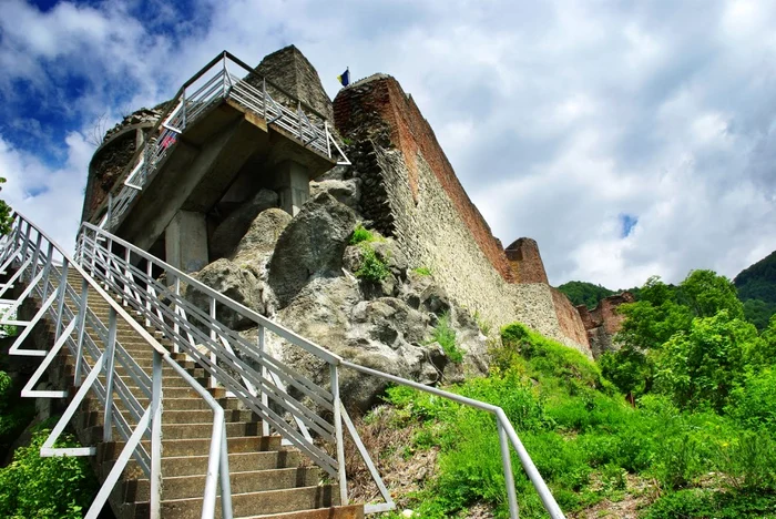 cetatea poenari 1 1024x685 jpg jpeg