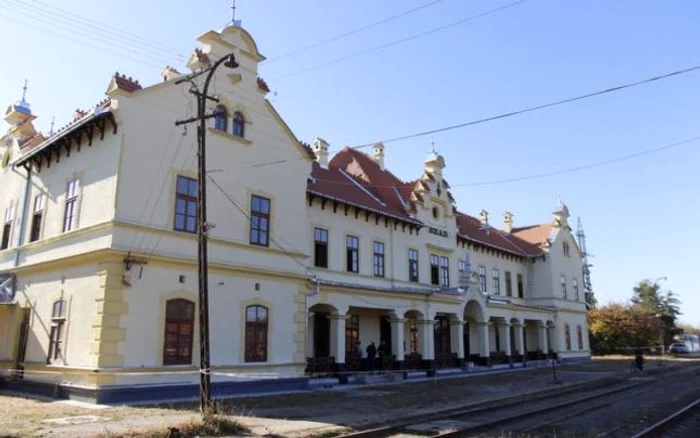 
    Se lucrează de zor zilele acestea la modernizarea Gării din Brad Foto: adevarul.ro  