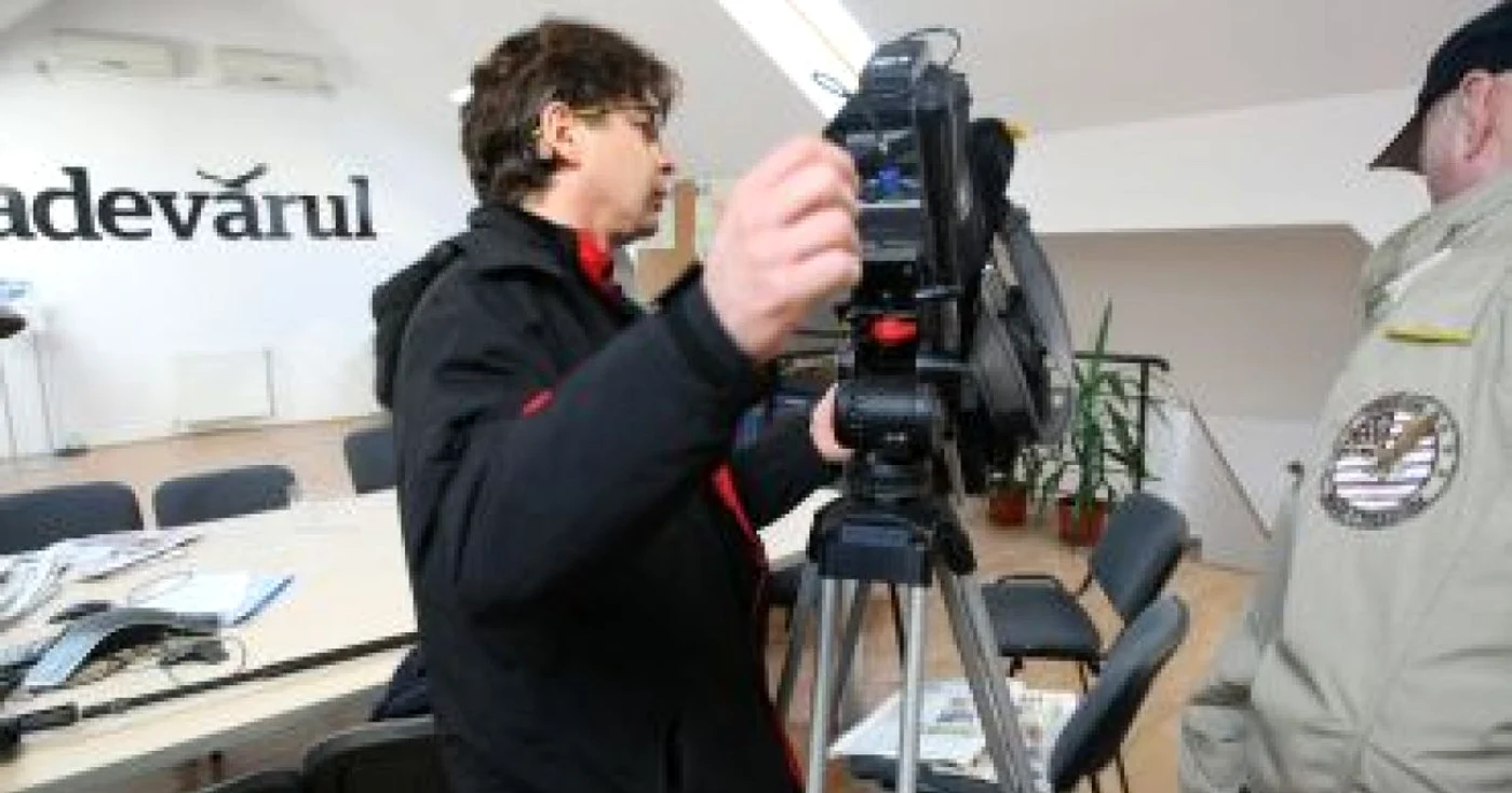 Reporterii de la televiziunea ARD în redacţia "Adevărul de Seară" din Timişoara