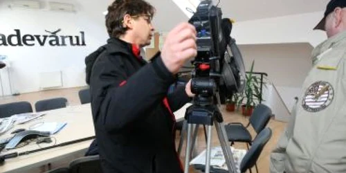 Reporterii de la televiziunea ARD în redacţia "Adevărul de Seară" din Timişoara