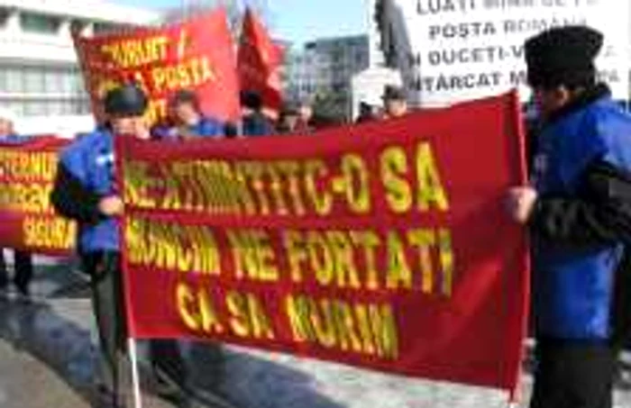 Poştaşii promit să continue protestele începute în iarnă