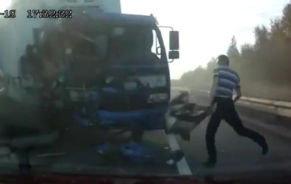 
    Bărbatul a scăpat nevătămat din accident  