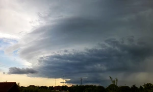 nori de furtuna Targu Jiu   Foto Sever Weather Alert Gorj jpg