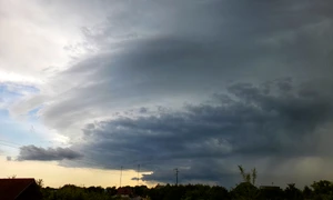 nori de furtuna Targu Jiu   Foto Sever Weather Alert Gorj jpg
