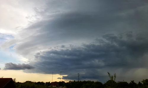 nori de furtuna Targu Jiu   Foto Sever Weather Alert Gorj jpg