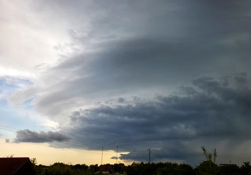 nori de furtuna Targu Jiu   Foto Sever Weather Alert Gorj jpg