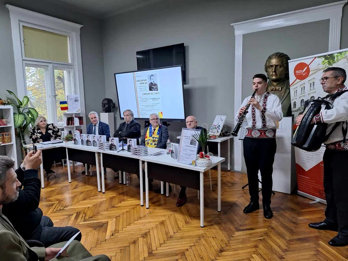 Cartea a fost lansată la Arad FOTO Claudia Untaru 