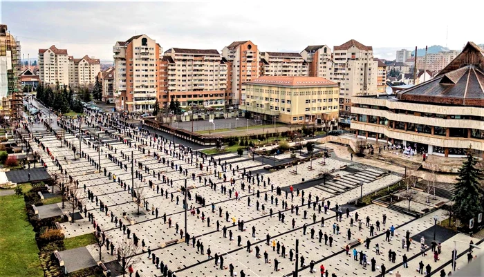 Mii de oameni au luat parte la ceremonialul de sfinţere al bucatelor, la Miercurea CiucFOTO: Szekelyhon / Verdes Nandor