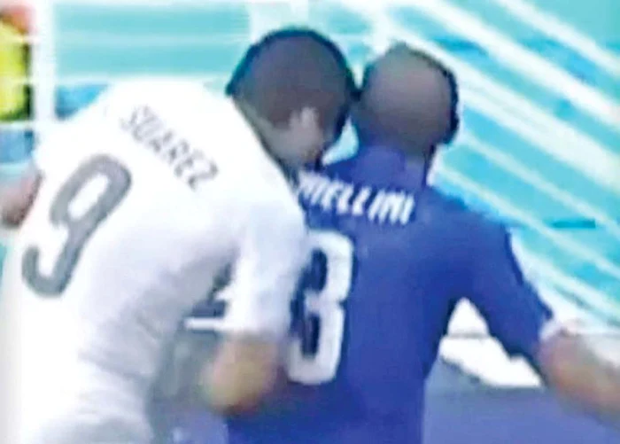 Arbitrul nu a văzut faza  în care Luis Suarez  l-a muşcat pe Chiellini