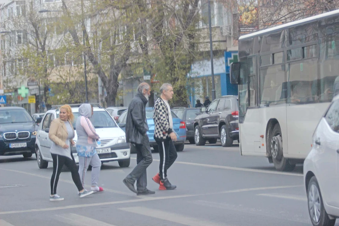 Gigi Becali a fost  însoțit și la traversare