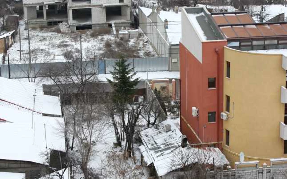 Terenul a atras atenţia la numeroase persoane dubioase datorită valorii imobiliare foarte mari 
