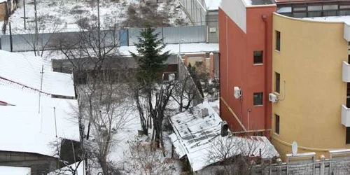 Terenul a atras atenţia la numeroase persoane dubioase datorită valorii imobiliare foarte mari 