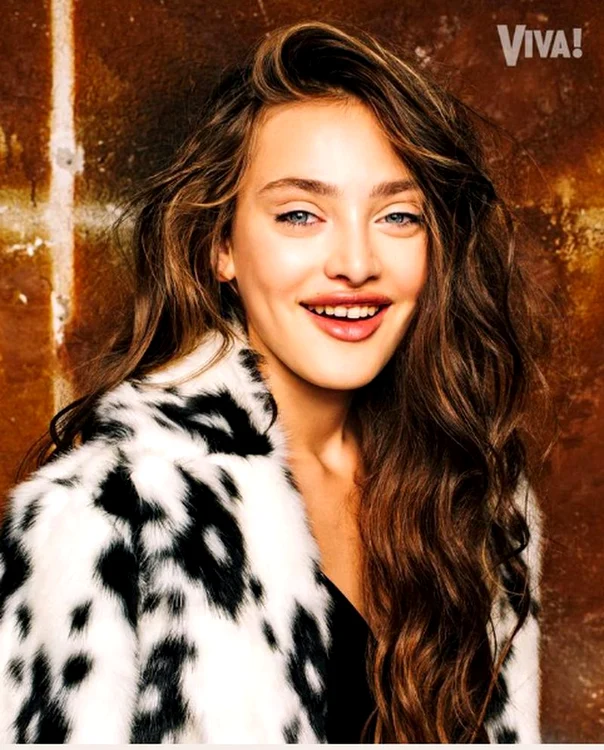 Adina Asăvoaie are 13 ani