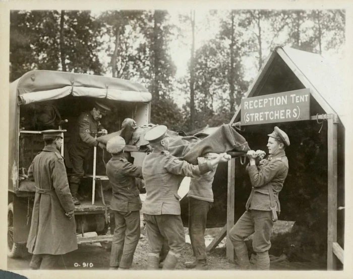 Răniţi transportaţi în Primul Război Mondial FOTO Muzeul Naţional de Istorie a României