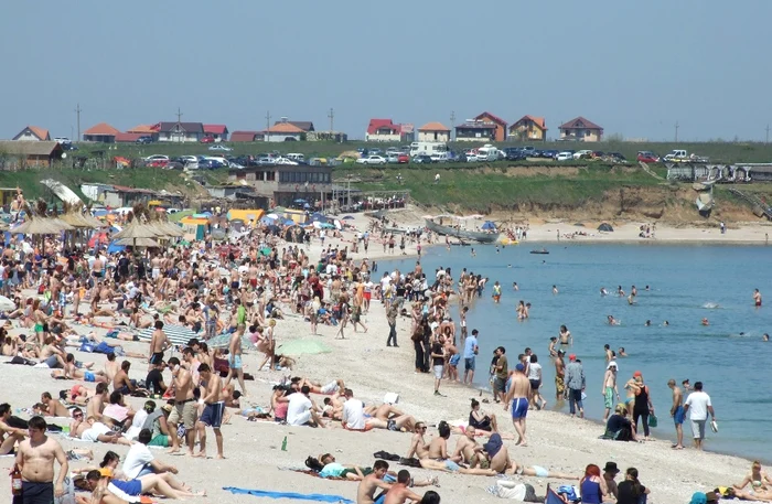 
    Vama Veche rămâne una dintre destinaţiile preferate de tineriFoto: "Adevărul"  