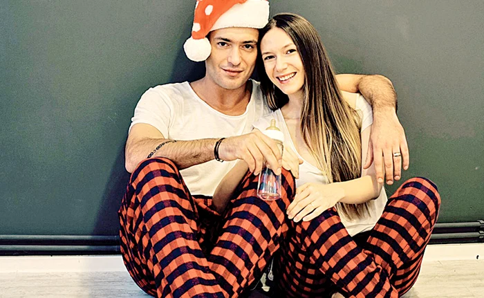 
    Naşa Anamaria  Prodan s-a pozat  cu finuţa Rebecca  