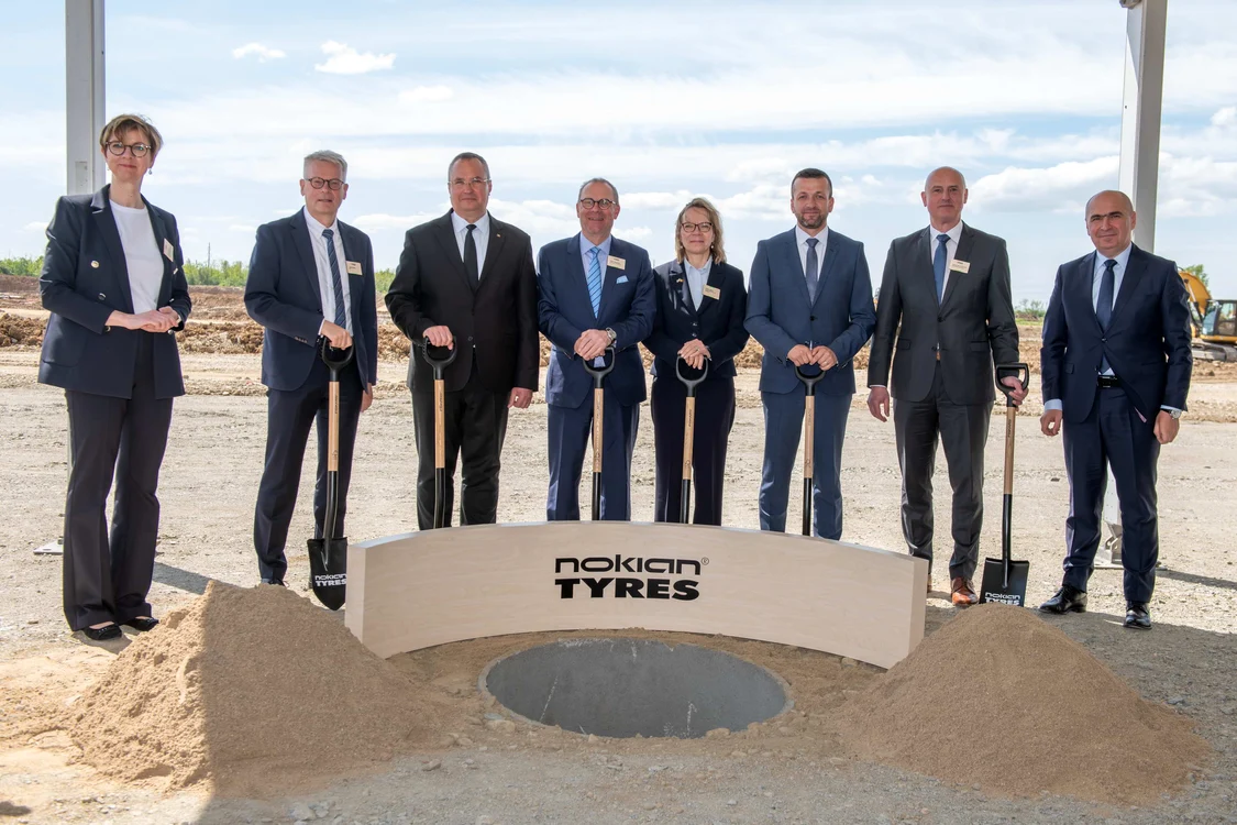 În fundaţia viitoarei fabrici a fost îngropată şi o capsulă a timpului Foto: Nokian Tyres
