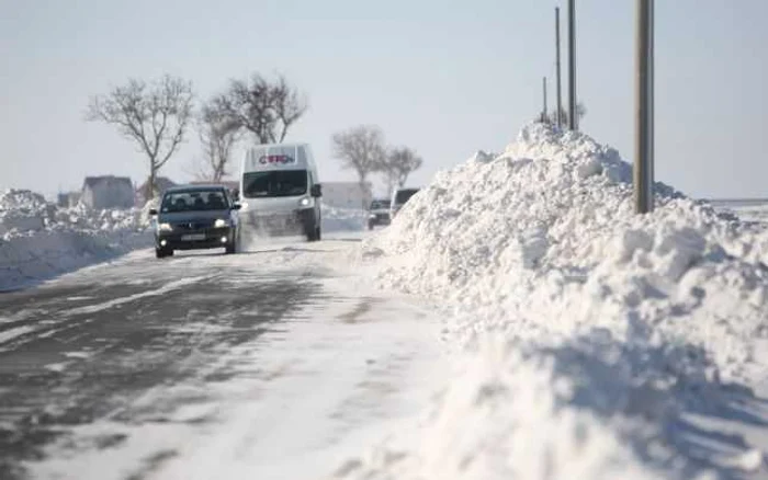 Nămeţii au blocat zeci de localităţi din ţară