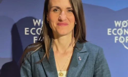 Toiu Oana   A doua zi la Davos este una axata  pe securitate  O i ncepem cu conver    Q6Xtgy mp4 thumbnail png