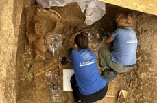 Arheologii cercetează mormântul princiar (© Soprintendenza Abap Ancona Pesaro Urbino)