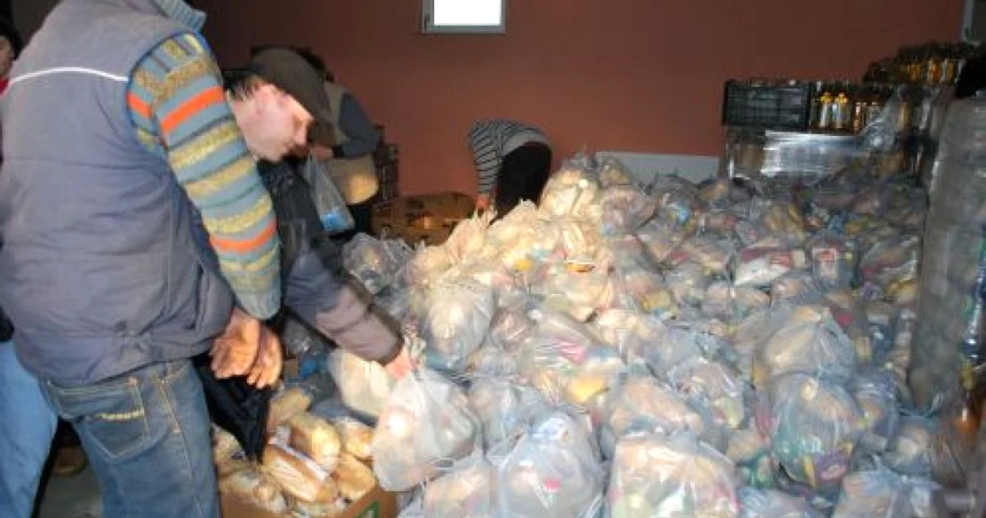 Nemţenii pot dona alimente neperisabile şi produse de strictă necesitate pentru sinistraţi
