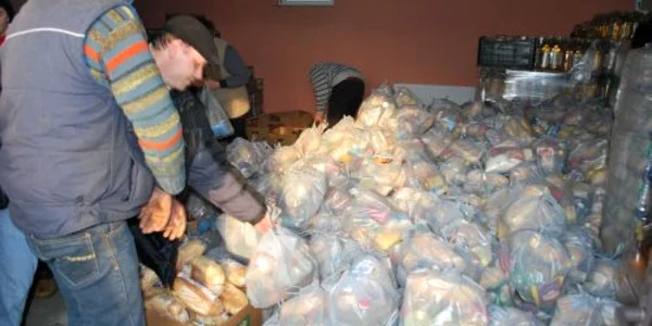 Nemţenii pot dona alimente neperisabile şi produse de strictă necesitate pentru sinistraţi
